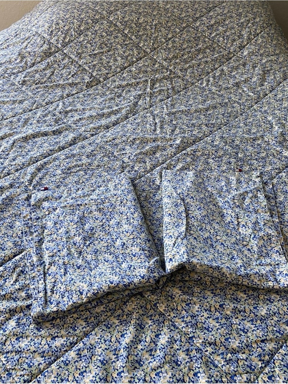 Tommy Hilfiger Blue and White Floral Quilted Comforter Set with Pillow Shams